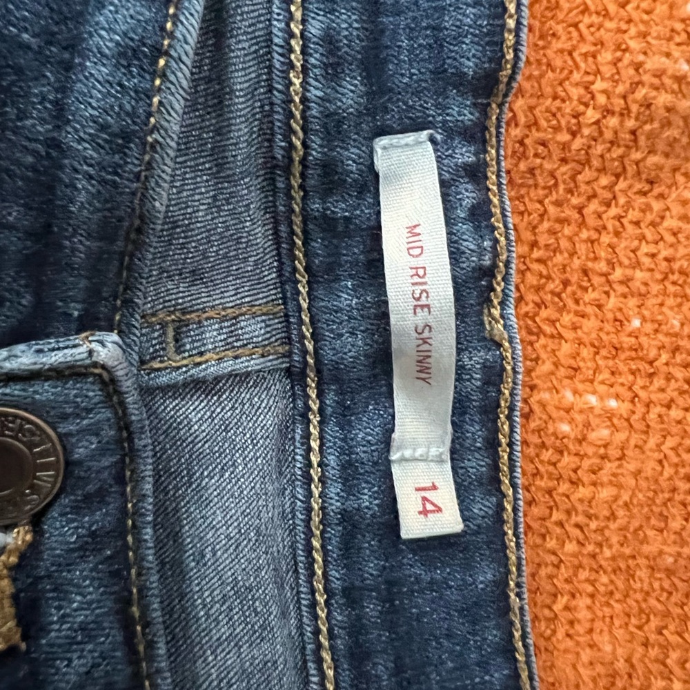 Levi’s mid rise skinny jeans - Picture 3 of 4